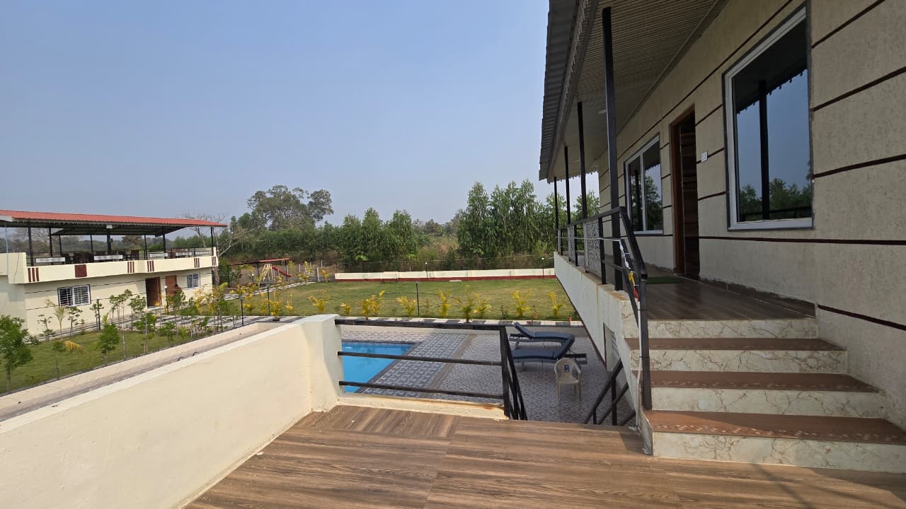 Upper Terrace Sun Deck and Lawn Overlook